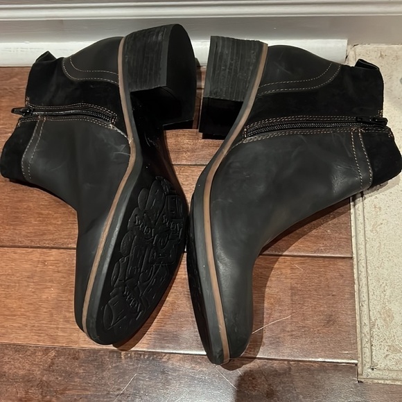 KORKS | Black Leather Heeled Booties NWOT - Picture 2 of 7